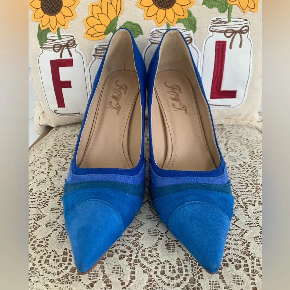 NWOB FOWT BLUE GRADIENT WAVE PATTERN POINTED TOE BLUE/TEAL/PURPLE PUMPS SIZE 9.5 - Picture 7 of 16